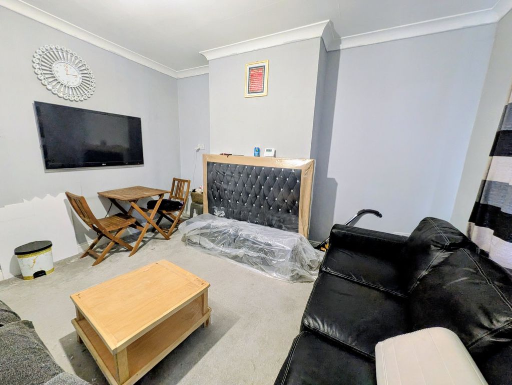 Property photo 3 of 9 1000028371