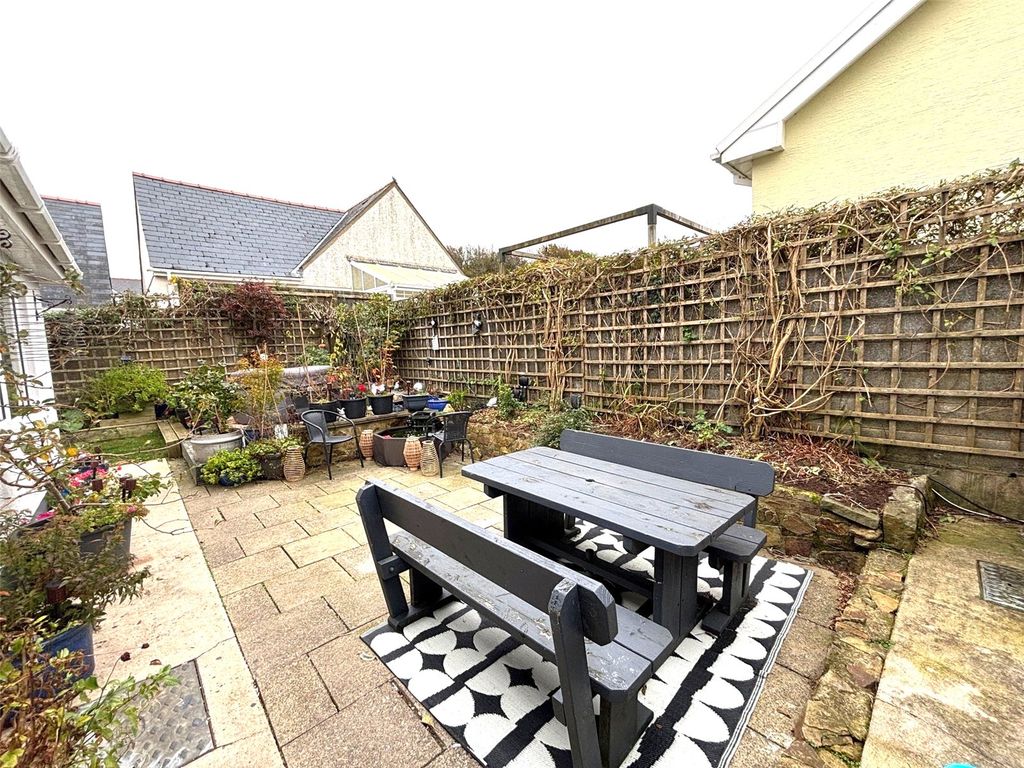 Property photo 2 of 17 Picture No. 15