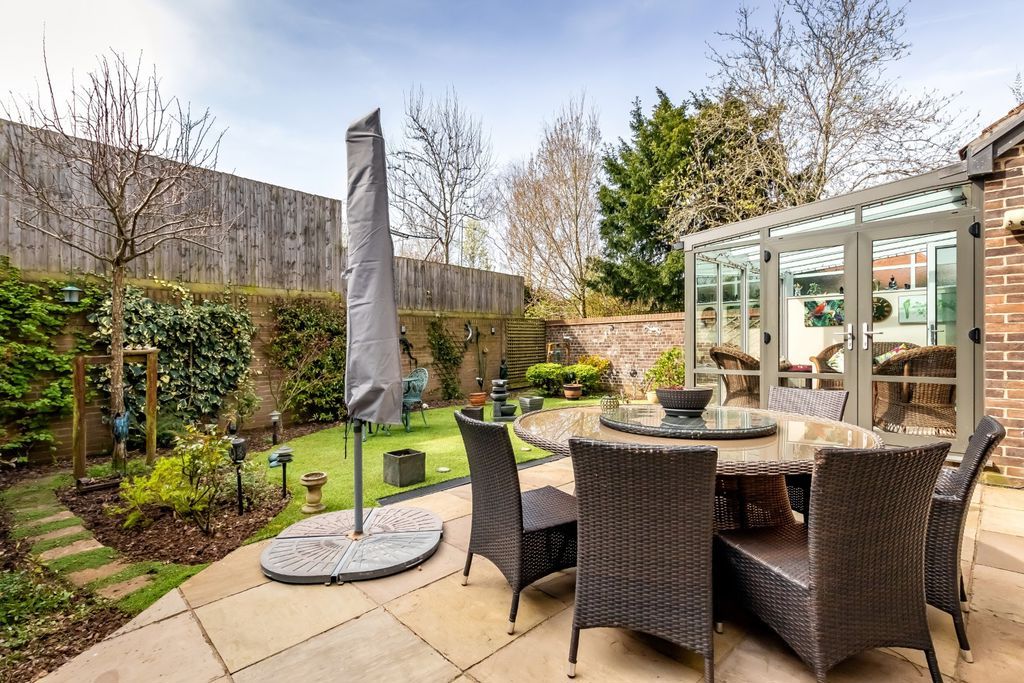 Property photo 2 of 17 Garden