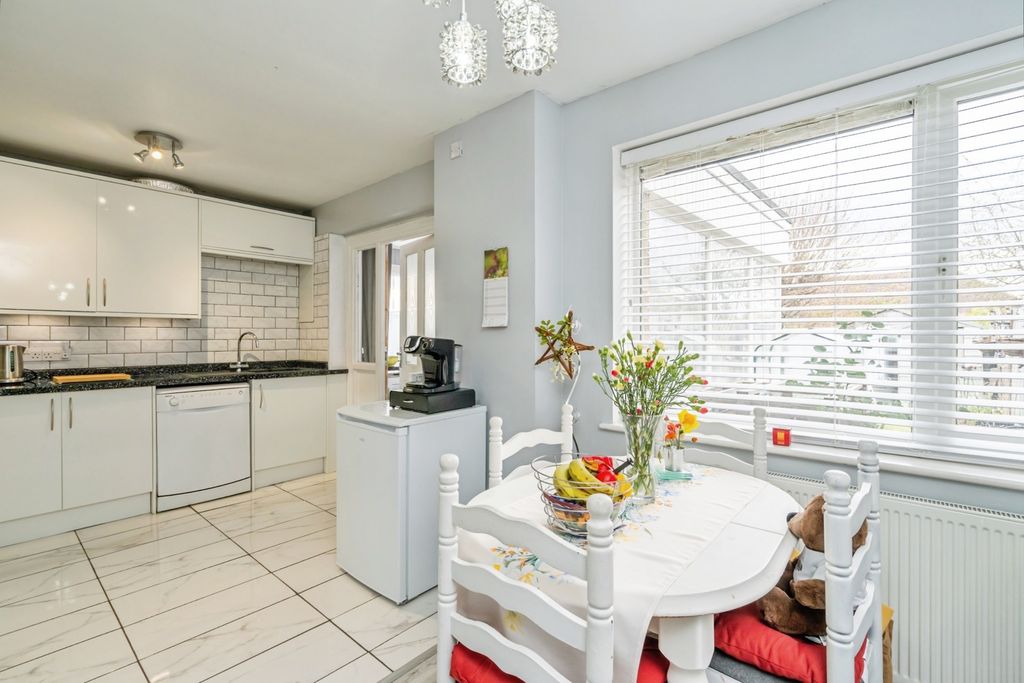 Property photo 3 of 12 Photo