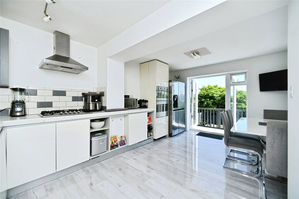 Property photo 2 of 26 Kitchen/Breakfast Rm