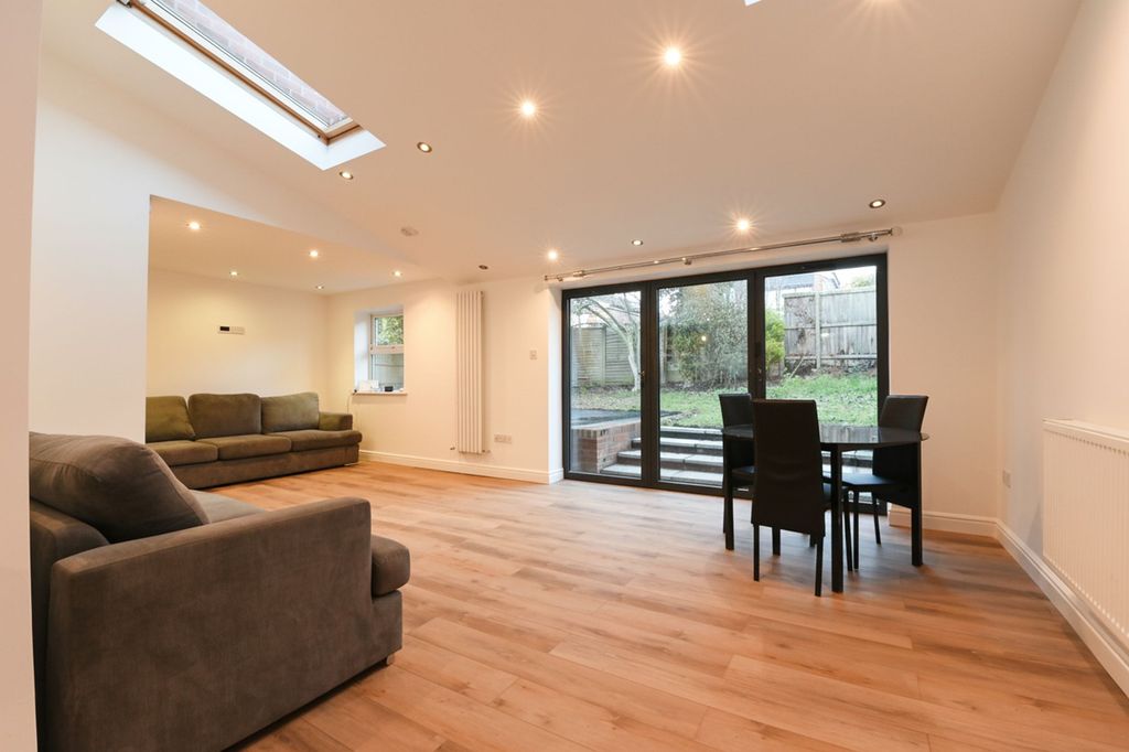 Property photo 3 of 27