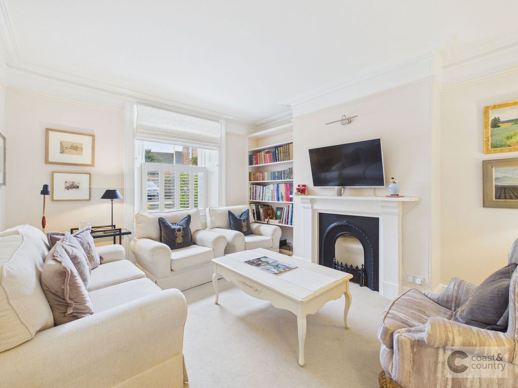 Property photo 2 of 28