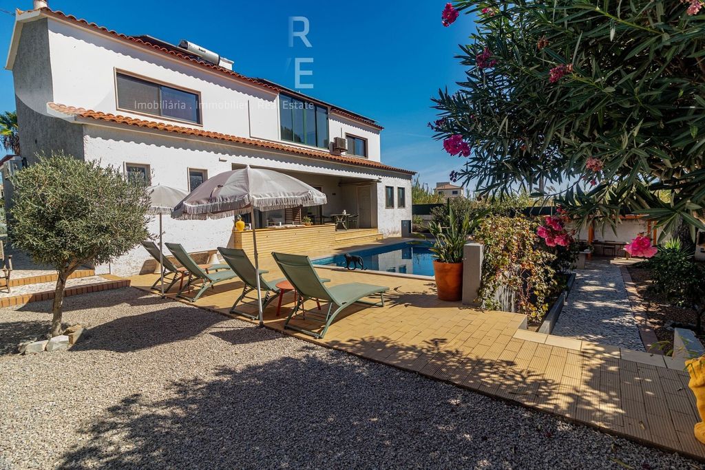 Property photo 1 of 58 4+1 Bedroom Villa With Swimming Pool In Olhão