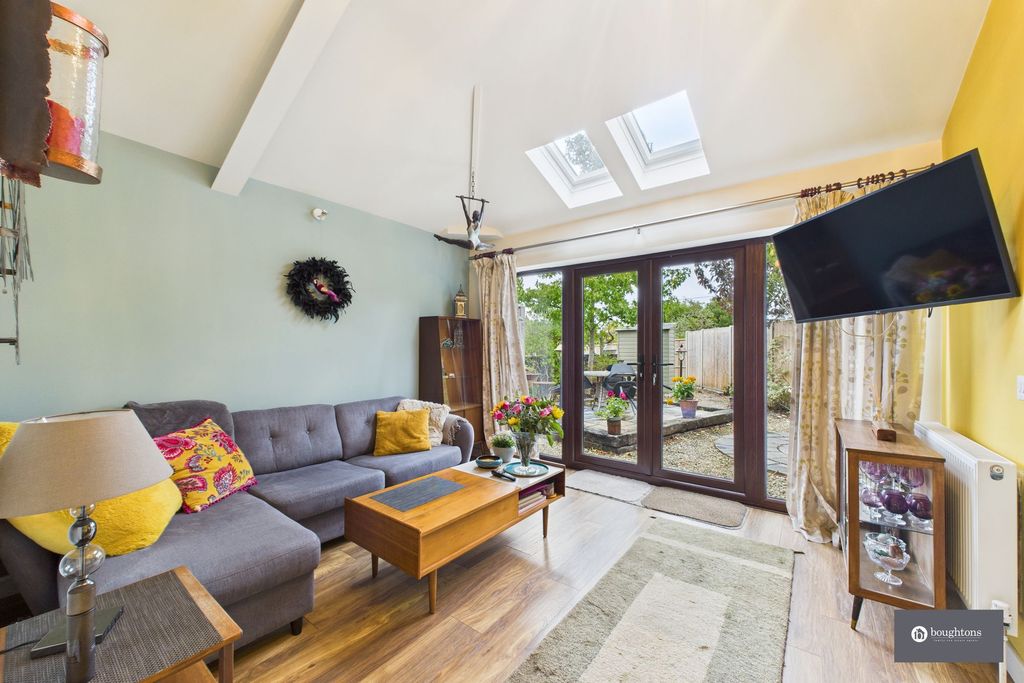 Property photo 3 of 37