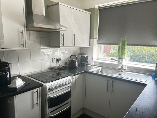 Property photo 3 of 11 Kitchen