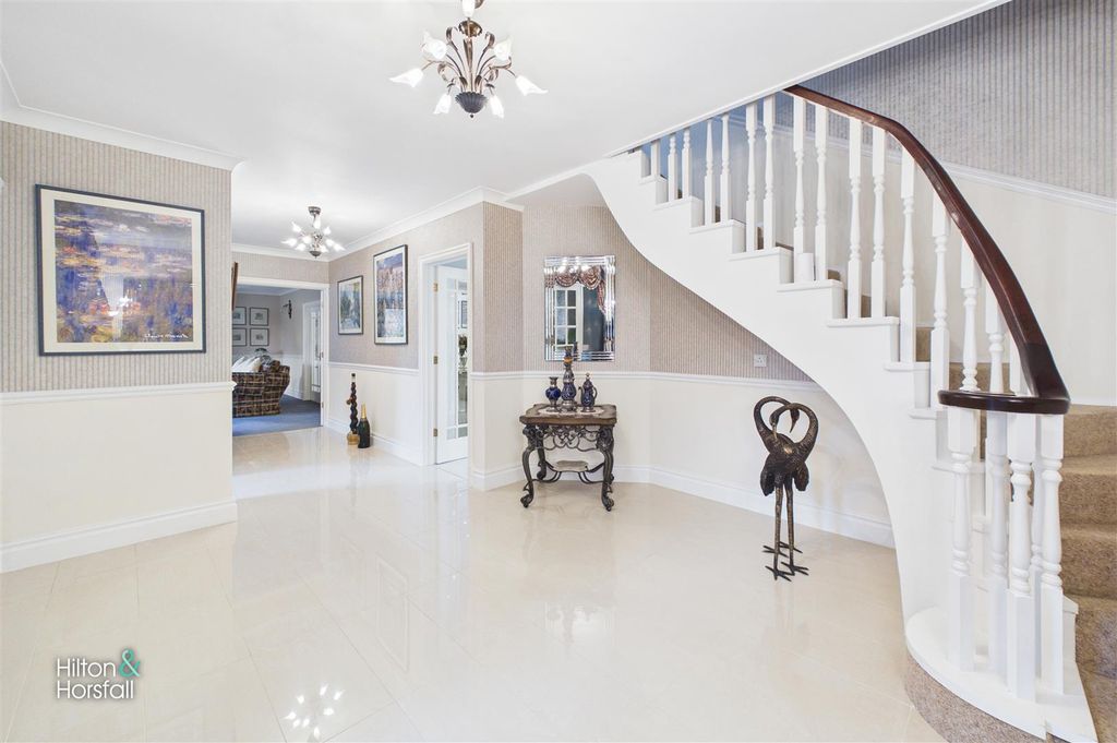 Property photo 2 of 42 Waterloo House