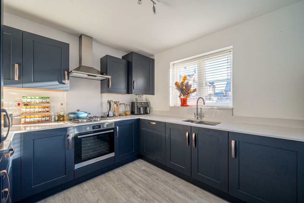 Property photo 2 of 21 1384525-6-6925dcc...