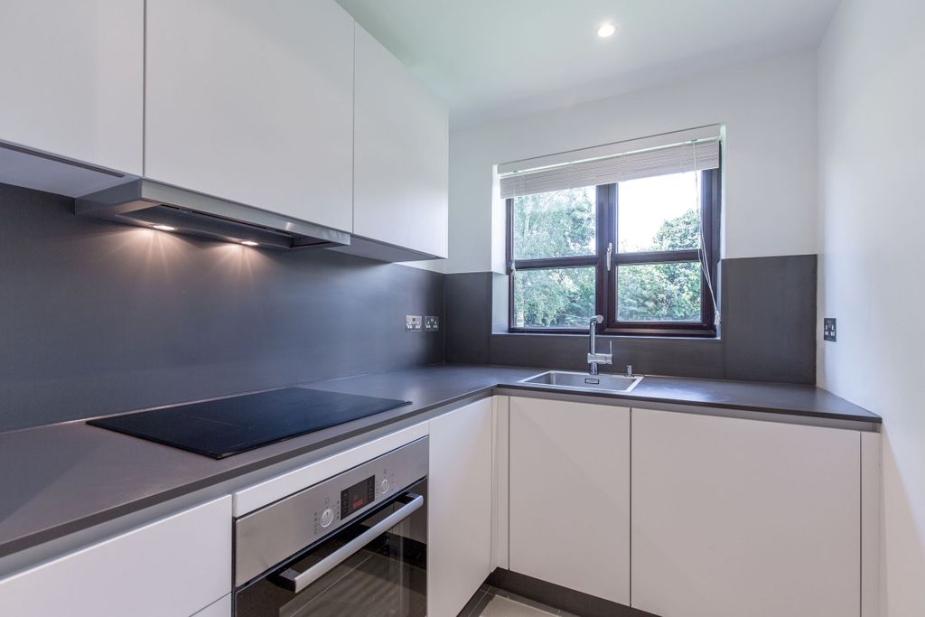 Property photo 2 of 10 Kitchen
