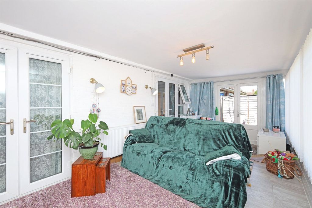 Property photo 2 of 21 Picture No. 02