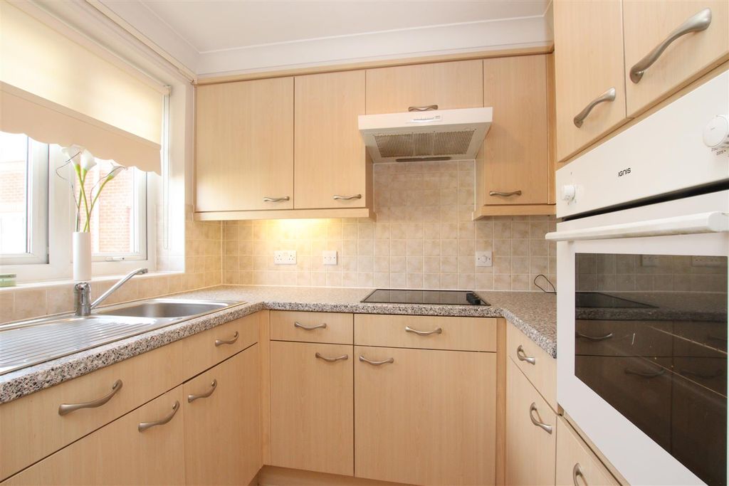 Property photo 3 of 9 Kitchen.Jpg