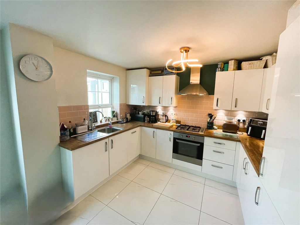 Property photo 2 of 14 Kitchen