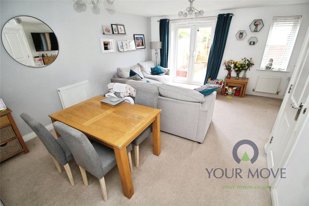 Property photo 2 of 16 Living/Dining Room