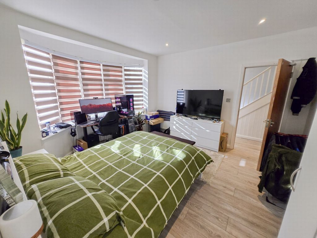 Property photo 2 of 7 Photo 6