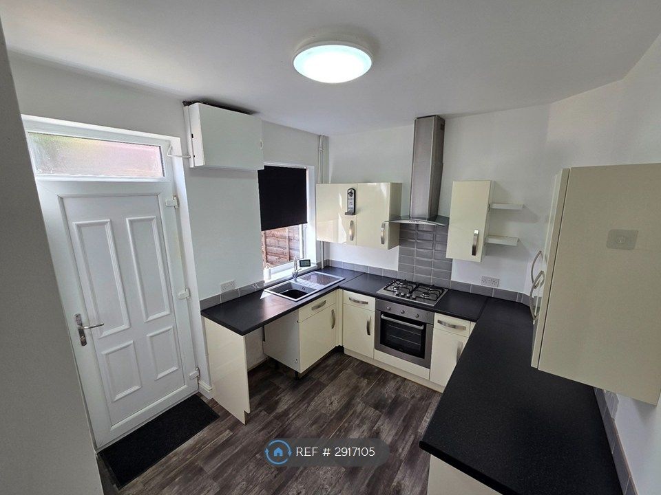 Property photo 1 of 10 Kitchen