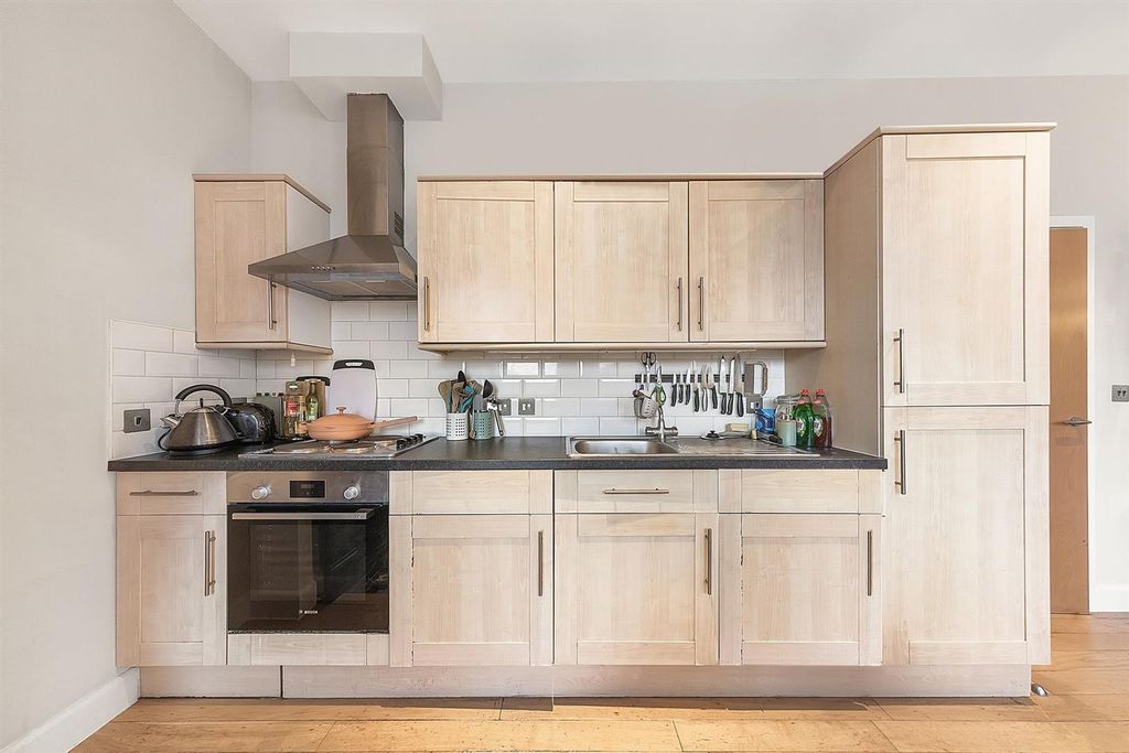 Property photo 2 of 9 6A3Dfb04-E81c-423d-9F4d-721Fe9Fdb57c-2000.Jpg