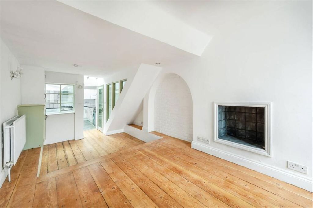 Property photo 2 of 8