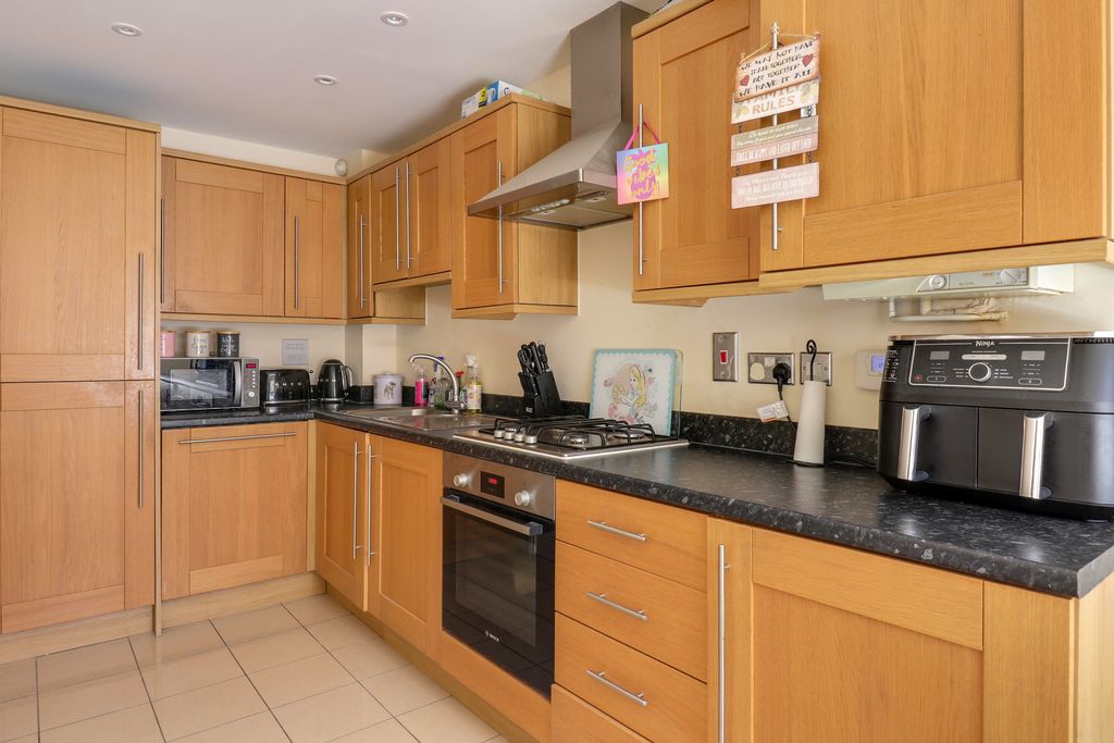 Property photo 2 of 13 Modern Kitchen/Breakfast