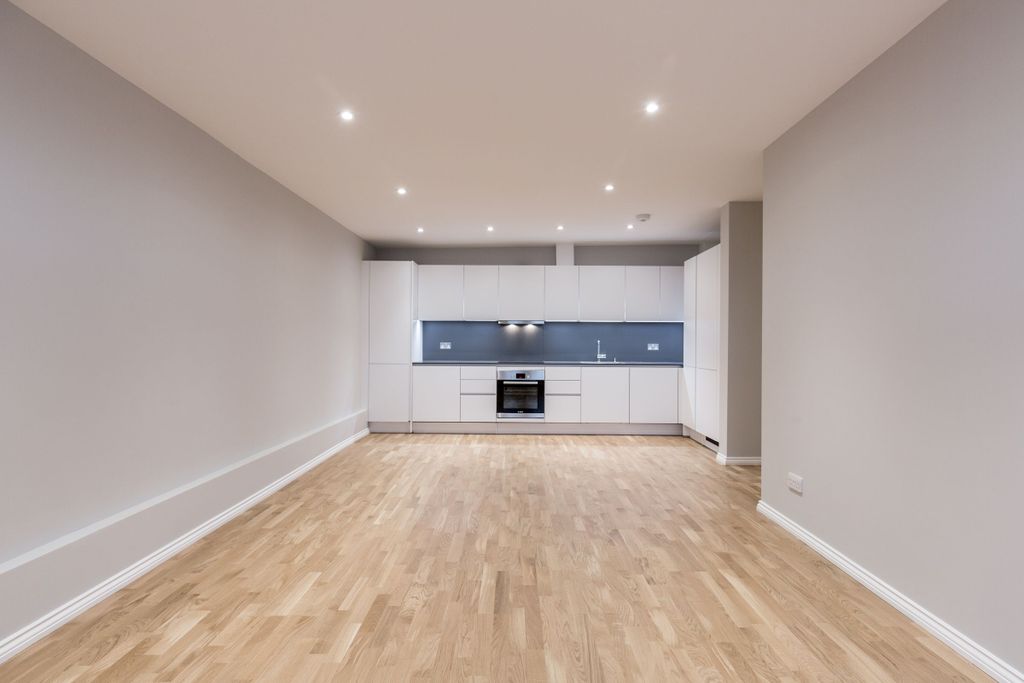 Property photo 3 of 14 Kitchen