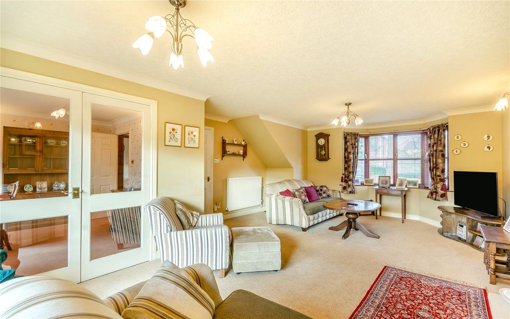 Property photo 3 of 18 Sitting Room