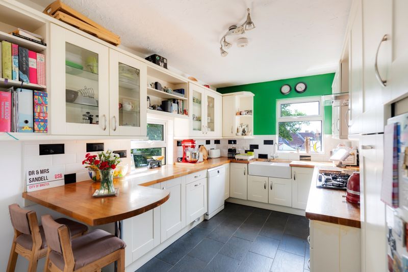 Property photo 3 of 20 Kitchen