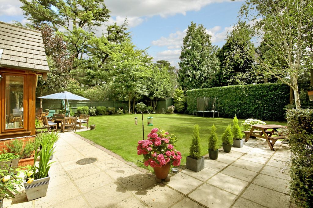 Property photo 2 of 21 Garden