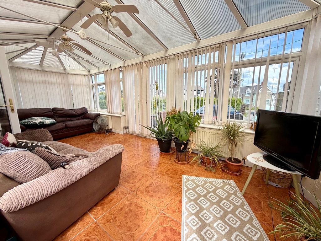 Property photo 2 of 19 Picture No. 11