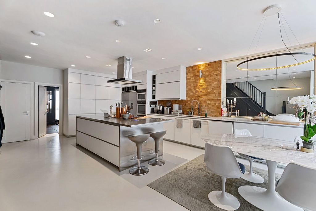 Property photo 3 of 25