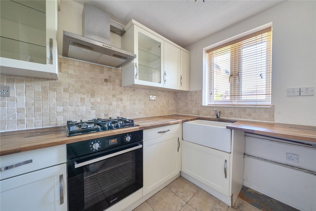 Property photo 3 of 23 Kitchen