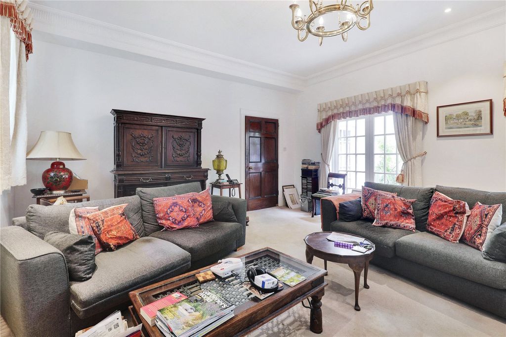 Property photo 3 of 17 Sitting Room
