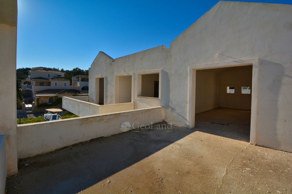 Property photo 2 of 31