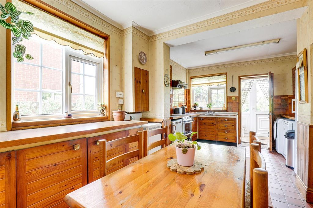 Property photo 2 of 35