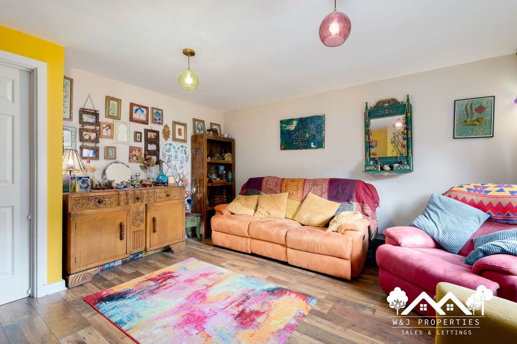 Property photo 3 of 31