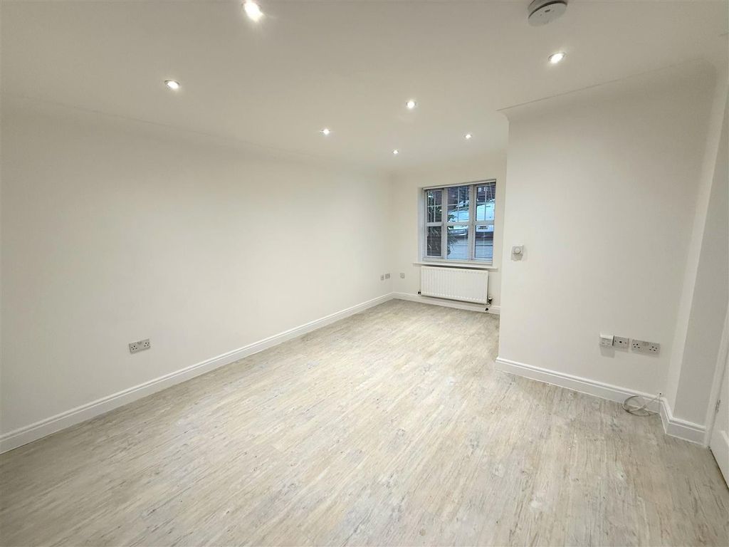 Property photo 3 of 10 Recep.1.Jpeg