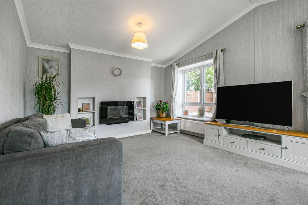 Property photo 2 of 16 Reception Room