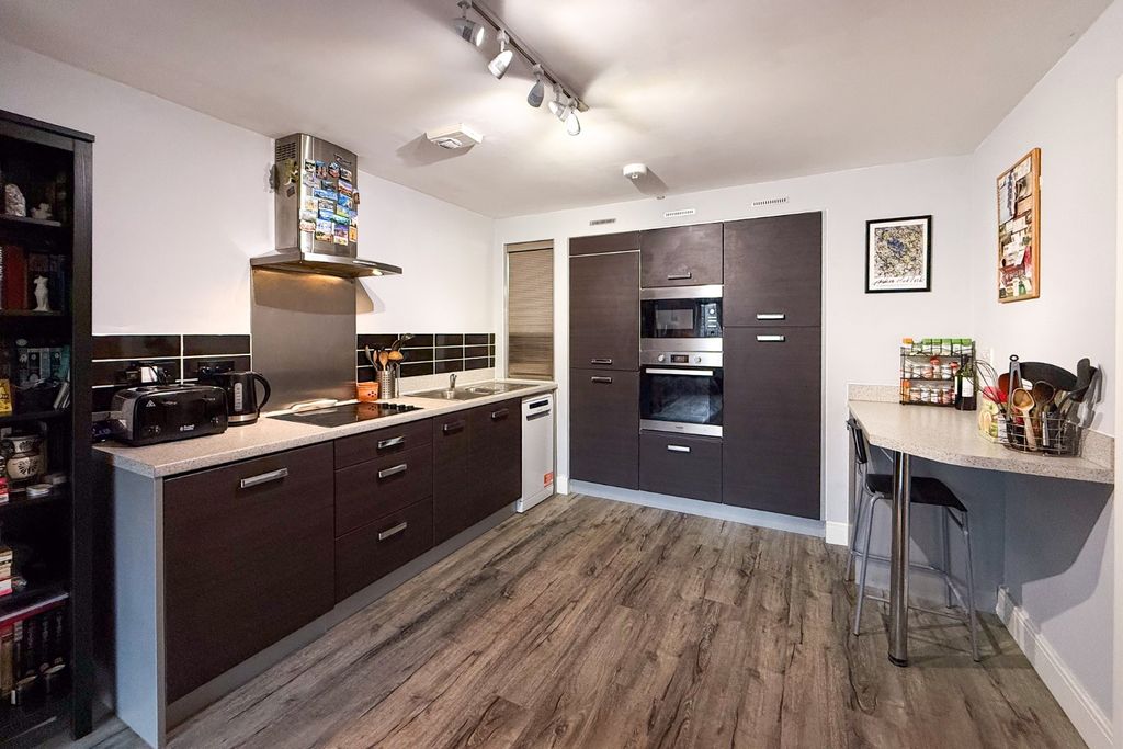 Property photo 3 of 12 4640088