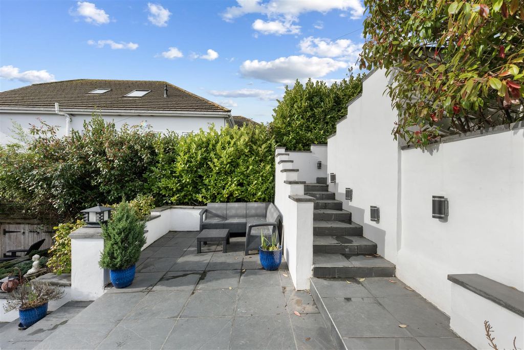Property photo 3 of 40 External