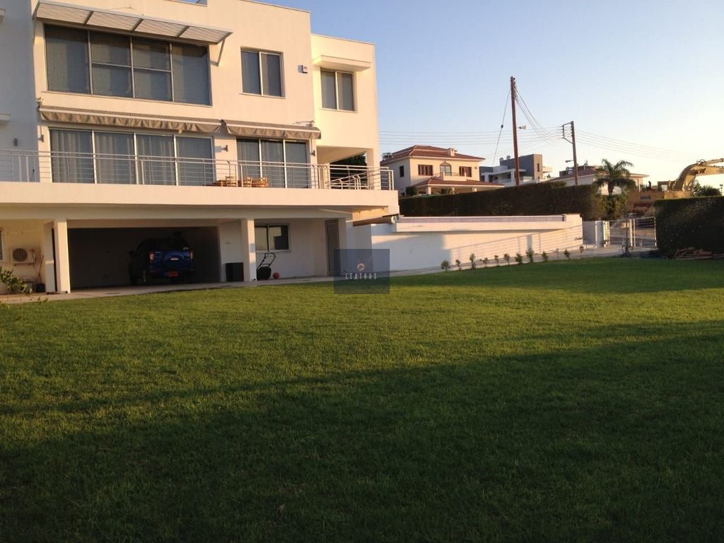 Property photo 3 of 8