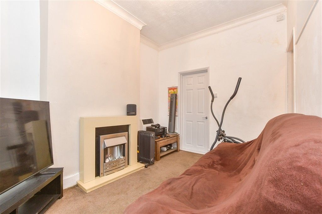 Property photo 2 of 6 Lounge/Bedroom