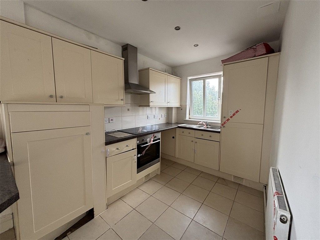 Property photo 2 of 6 Kitchen