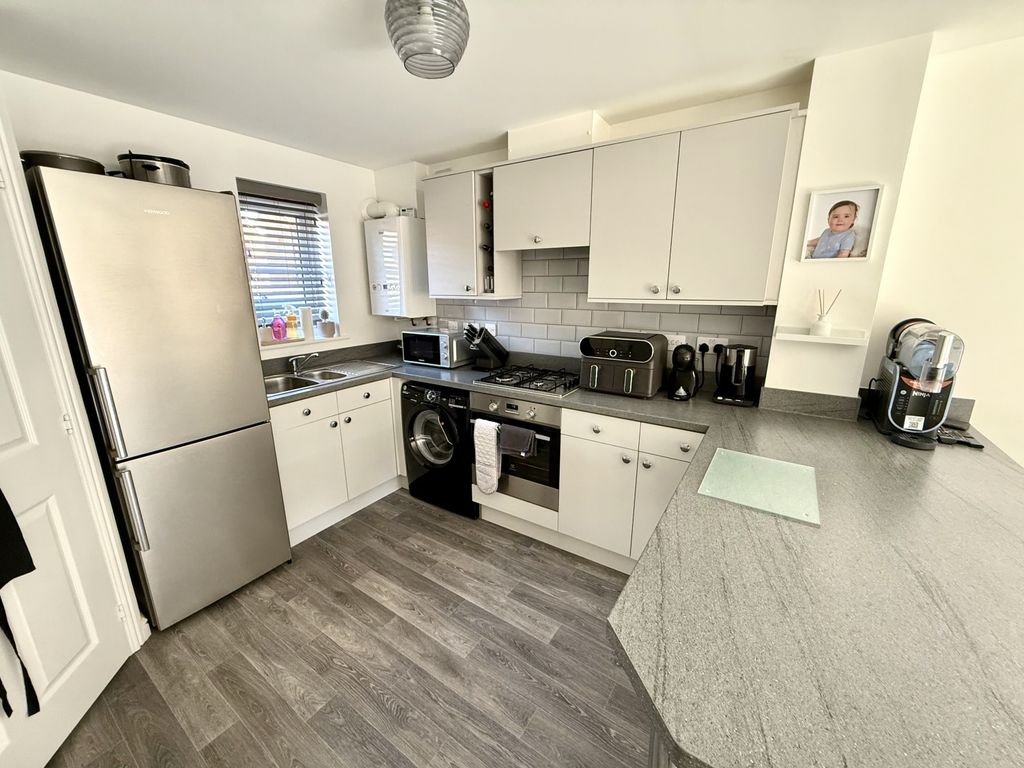 Property photo 3 of 10 Img_9867