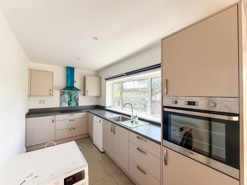 Property photo 2 of 26 Kitchen