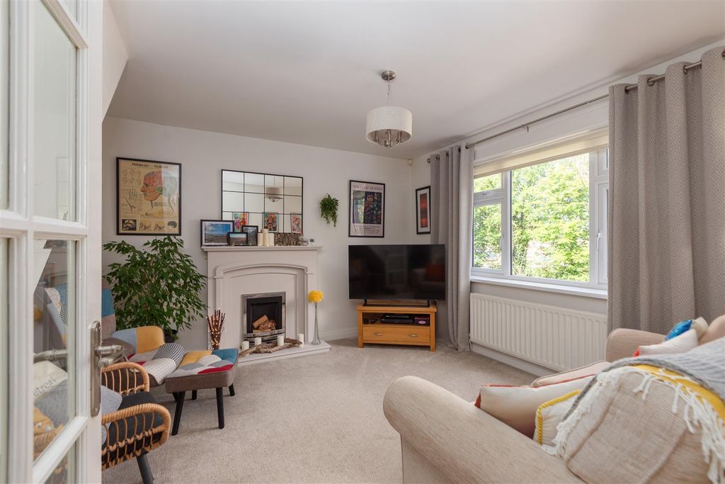 Property photo 3 of 23