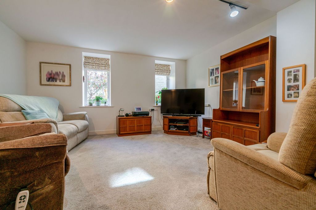 Additional image 4 of 1 bed flat for sale7 Whitaker House Apartments, Charlotte Close, Halifax HX1