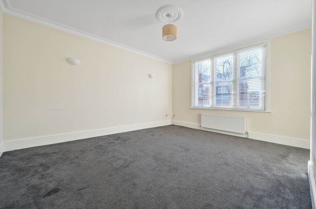 Property photo 2 of 9 1395697-5-695Bab6...