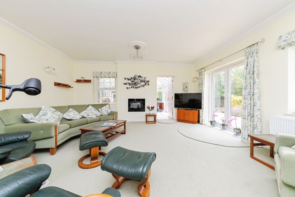 Property photo 2 of 33