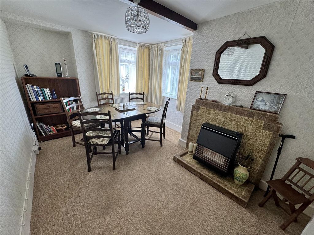 Property photo 3 of 11 Dining Room