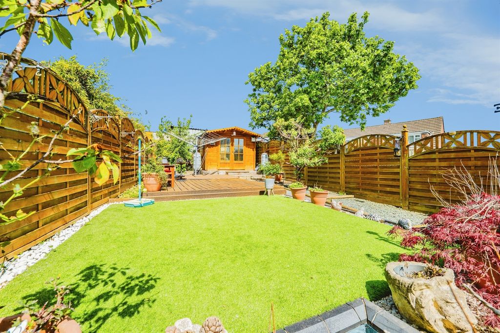 Property photo 2 of 23