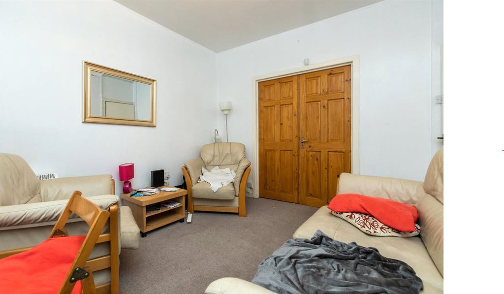 Property photo 3 of 22 Picture No. 05