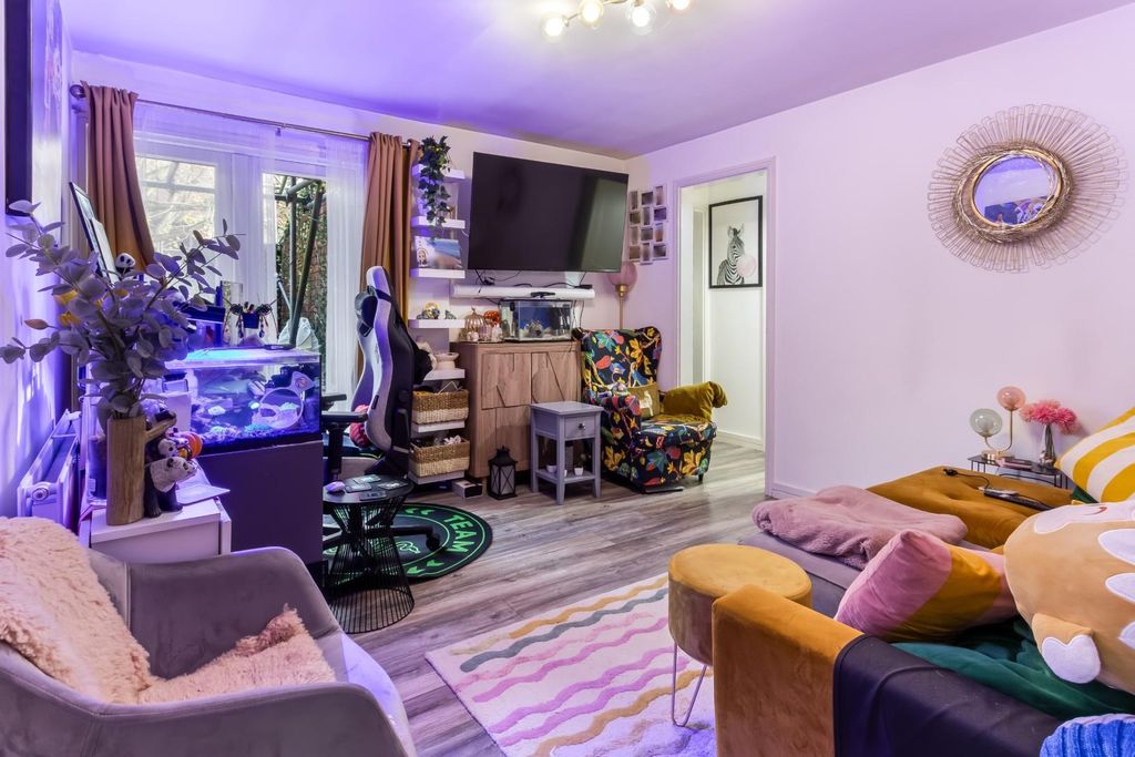 Property photo 2 of 11